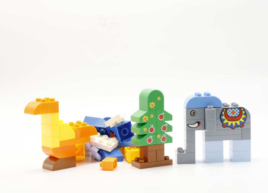 136-Piece Transformable Animals (12 Styles)